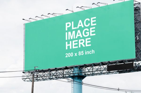 Wielkie billboardy reklamowe oszpecają centrum miasta