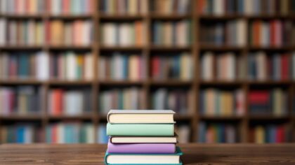 Rafał Kosik spotkał się z uczniami w bibliotece